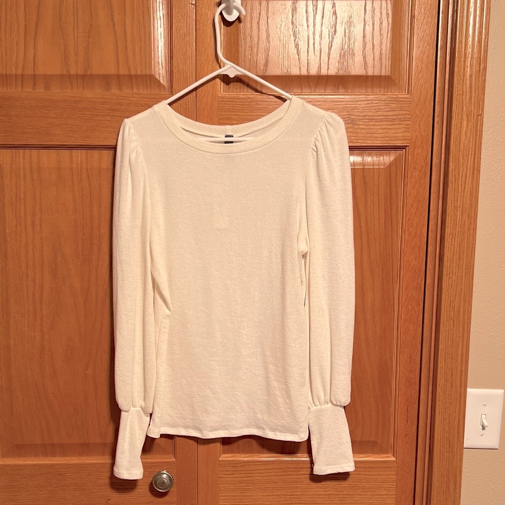 Francesca Ivory top. NWT size L